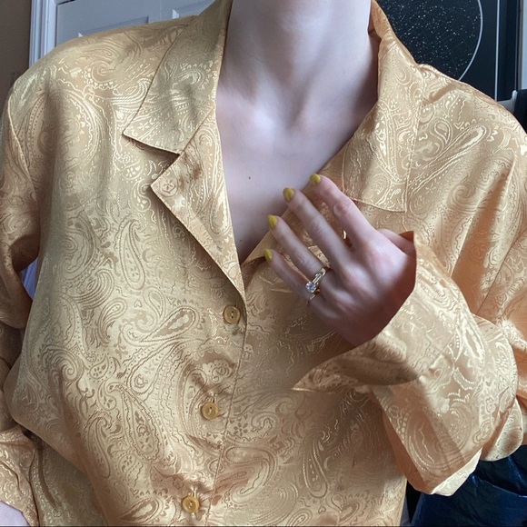 ✨SOLD!✨ vintage gold blouse - Picture 3 of 10